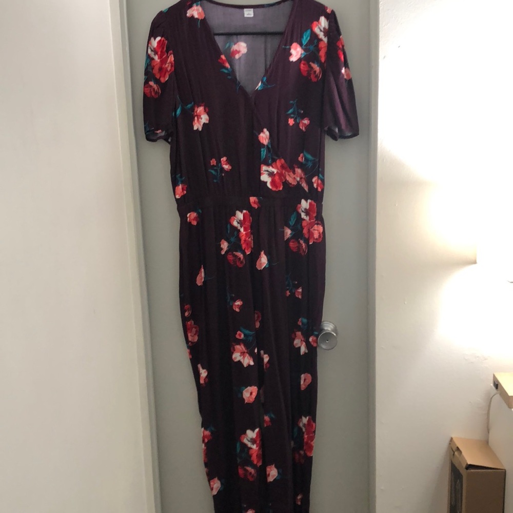 Maroon V-neck pant suit